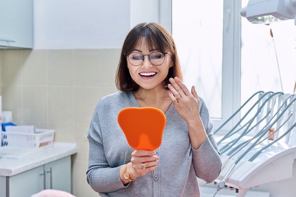Ways A Cosmetic Dentist Can Instantly Improve Your Smile